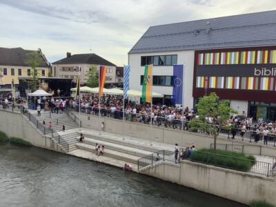 6. Manchinger Sommernacht Bühne Blick auf Paarerrasse und Bibliothek